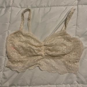✨Like New✨Victoria’s Secret PINK lace bralette 💕